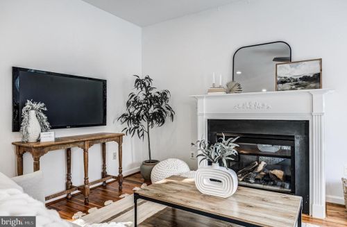 213 Creek Valley Ln, Rockville MD  20850-5603 exterior