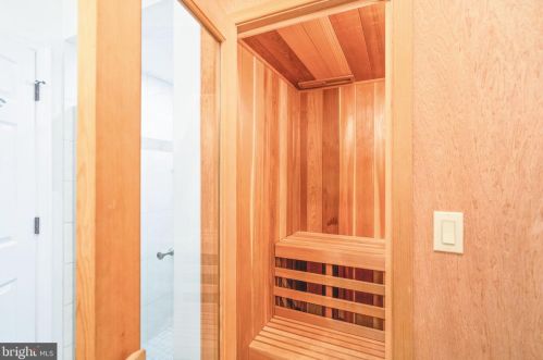 17675 Tobermory Pl, Leesburg VA 20175-7053 exterior