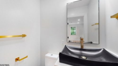 21 Fieldstone Dr, Livingston NJ  07039-3308 exterior