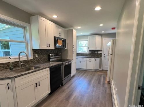 253 17th St, Huntington Station NY  11746-3320 exterior