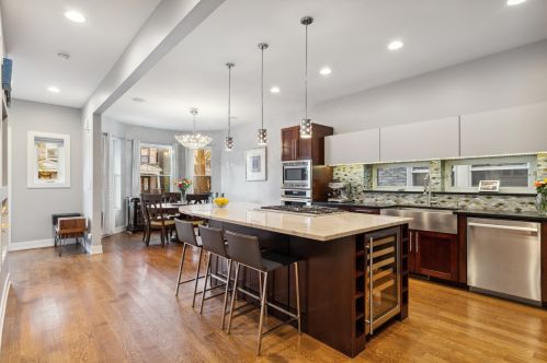 2037 Sawyer Ave, Chicago IL 60647-2703 exterior