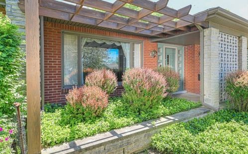 676 Center Rd, Pittsburgh, PA 15239-2232