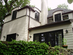 612 Quinobequin Rd, Newton, MA 02468-2116