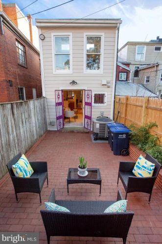 418 Capitol St, Washington DC  20003-4012 exterior