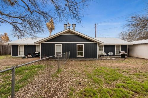 2200 Bahama Rd, Austin TX 78733-1207 exterior