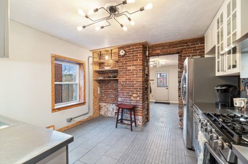 381 Fisk St, Pittsburgh PA 15201-1750 exterior