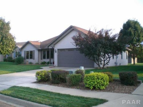1504 Vista Grande Dr, Pekin, IL 61554-6484