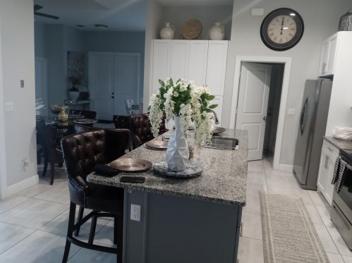 556 Whitmore Dr, Fort Pierce FL 34984-4563 exterior