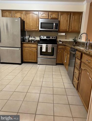 5705 Mayfair Manor Dr, Rockville MD  20852-5552 exterior