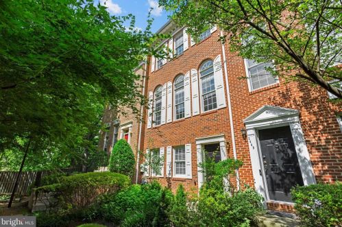 2438 Garnett Dr, Alexandria, VA 22311-4907