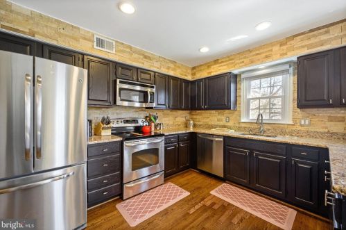 7312 Mallory Cir, Alexandria VA 22315-4704 exterior