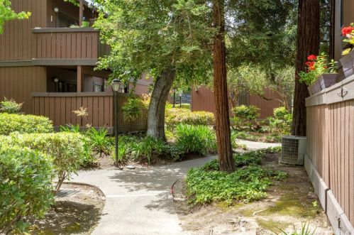 8136 Camelback Pl, Concord CA 94523-1225 exterior