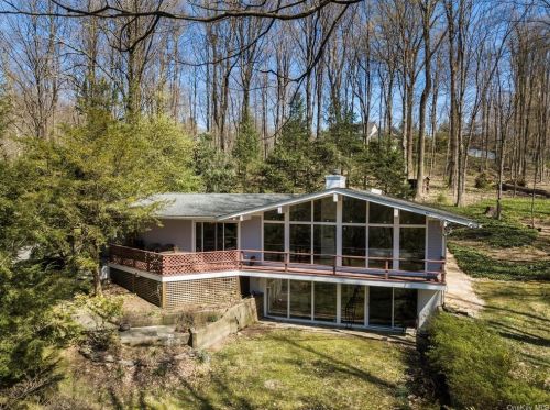 2 Whippoorwill Xing, Armonk, NY 10504-1023