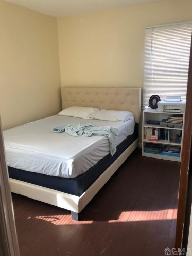 1087 Rahway Ave, Avenel NJ 07001-2011 exterior