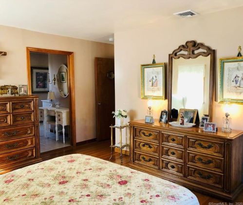 275 New Canaan Ave, Norwalk CT 06850-2620 exterior