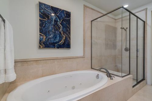 2111 Canton St, Dallas TX 75226-1621 exterior