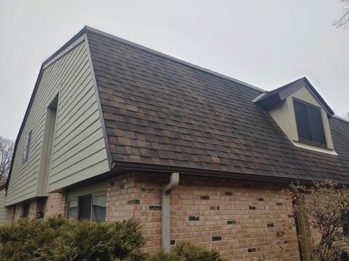 8651 72nd St, Milwaukee, WI 53223-2745