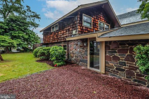 635 Parkway Ave, Trenton NJ  08618-2723 exterior