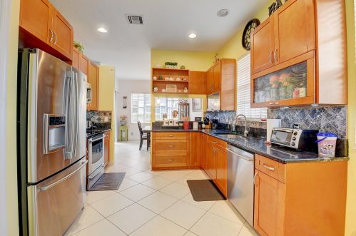 99 Nottingham Pl, Boynton Beach FL 33426-8428 exterior