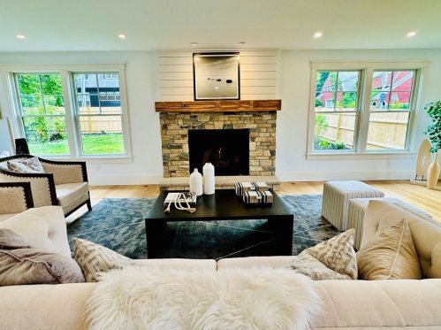 166 Ruggles Ave, Middletown RI 02840-4351 exterior