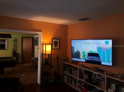 8005 Pne Hl Dr, Tampa FL 33617-7602 exterior