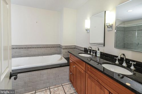 57 Governors Ln, Princeton NJ 08540-3672 exterior