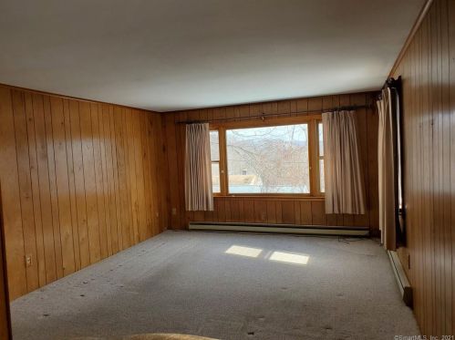 4 Kulas Ter, Seymour CT 06483-2715 exterior