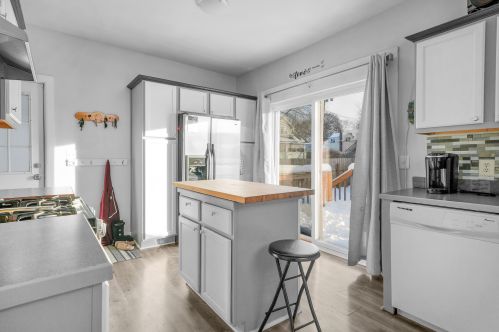 1224 Valley Ave, Grand Rapids MI 49504-2965 exterior