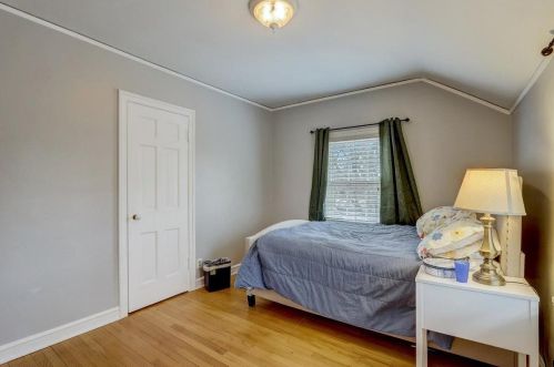 6405 Lk Dr, Milwaukee WI 53217-4229 exterior