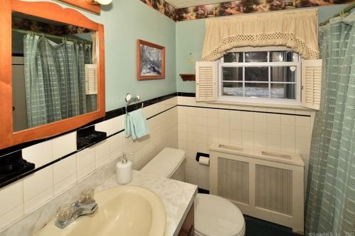 1052 Plymouth St, Windsor CT 06095-3653 exterior