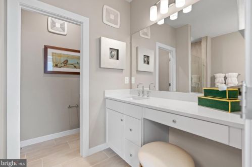 13627 Dulles Technology Dr, Herndon VA 20171-3415 exterior