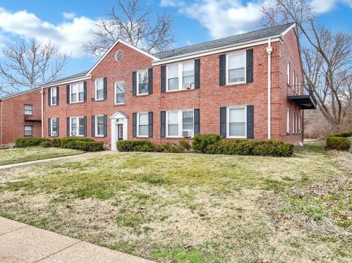 8115 Roxburgh Dr, Saint Louis, MO 63105-2439