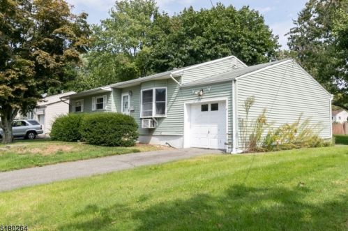 4 Lawrence Dr, Hackettstown, NJ 07840-2510