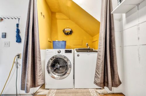 8600 Bisbee Ct, Austin TX 78745-8060 exterior