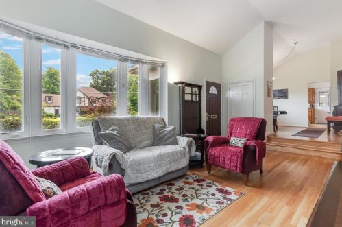 9208 Frst Hvn Dr, Alexandria VA 22309-3216 exterior