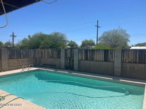 801 Camino Seco, Tucson AZ 85710-1707 exterior