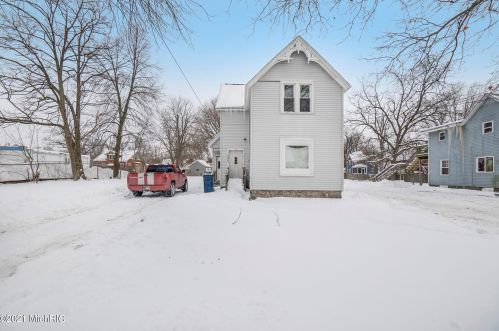 556 Phelps Ave, Kalamazoo, MI 49048-2911