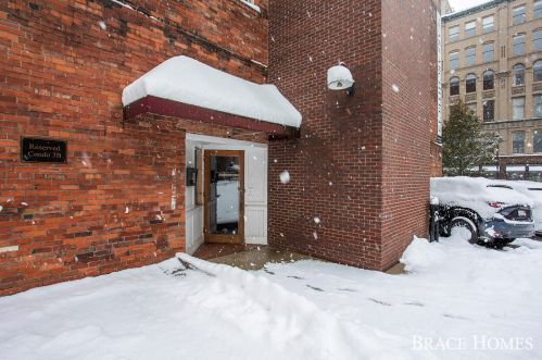 16 Ionia Ave, Grand Rapids MI 49503-4114 exterior