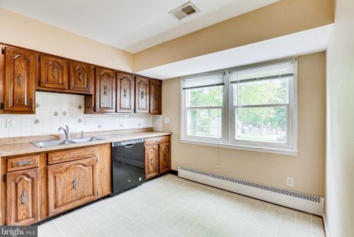 4301 Laurel Rd, Alexandria VA 22309-2520 exterior