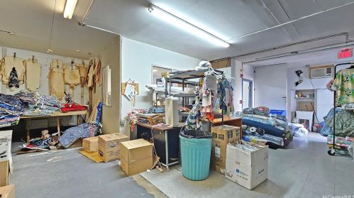 1734 Kahai St, Honolulu HI 96819-3913 exterior