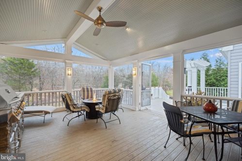 951 Rhonda Pl, Leesburg VA  20175-5632 exterior