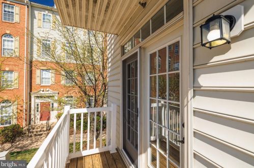 5701 Callcott Way, Alexandria VA 22312-4107 exterior