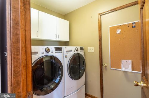 102 Tall Pne Ave, Locust Grove VA 22508-5204 exterior