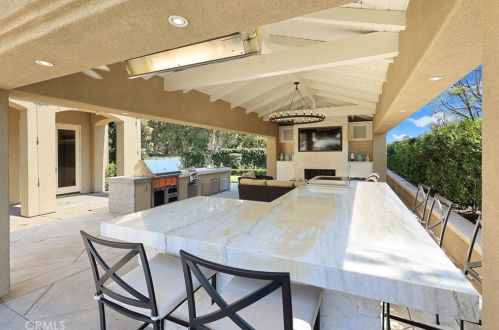 2440 Bronzewood Dr, Tustin CA  92782-4321 exterior