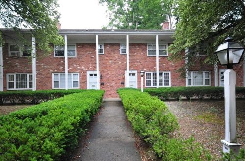 44 Garden St, Farmington CT 06032-2252 exterior