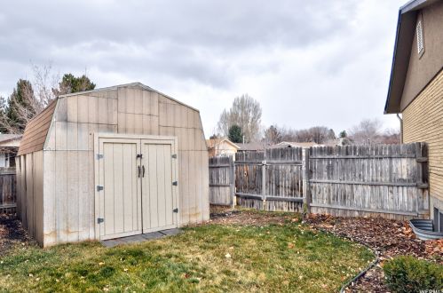 1060 Fallbrook Way, Sandy UT 84094-0719 exterior