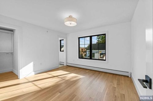 380 Lincoln Ave, Cliffside Park NJ 07010-1822 exterior