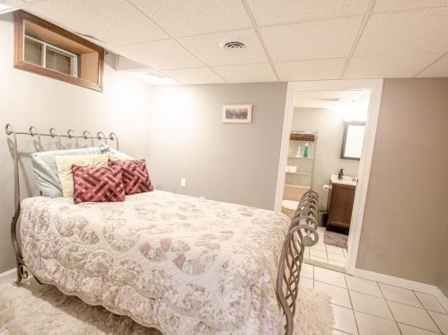 40 Dunbarton Ctr Rd, Concord NH 03304-5300 exterior