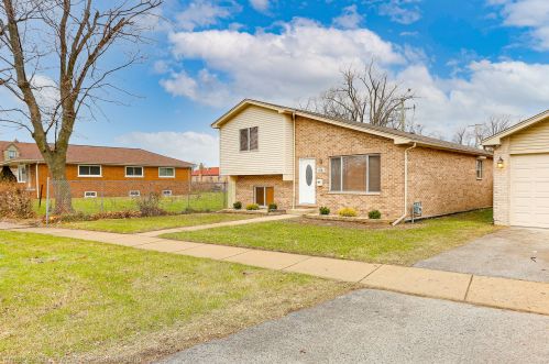 1116 Vermont Ave, Chicago, IL 60827-6521