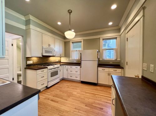 2834 Prospect Ave, Milwaukee WI  53211-3770 exterior